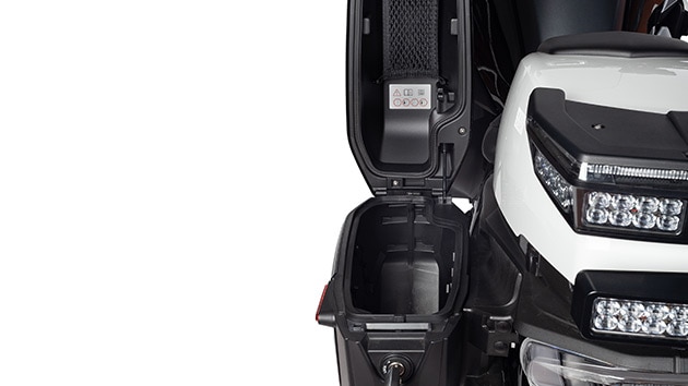 We see an open side case.