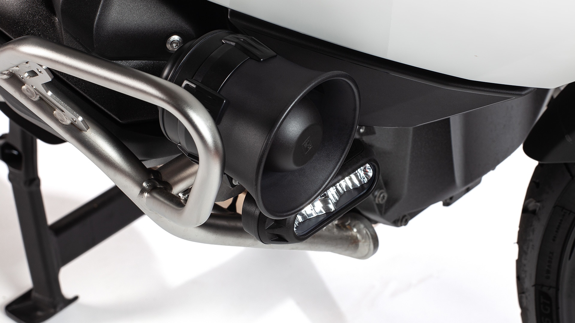 Acoustic signal device and additional headlight