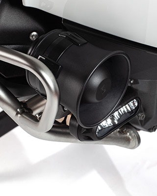 Acoustic signal device and additional headlight