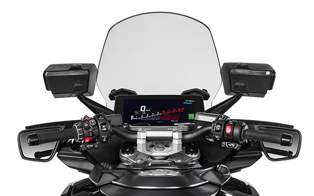Ergonomically arranged instruments of the BMW R 1300 RT-P